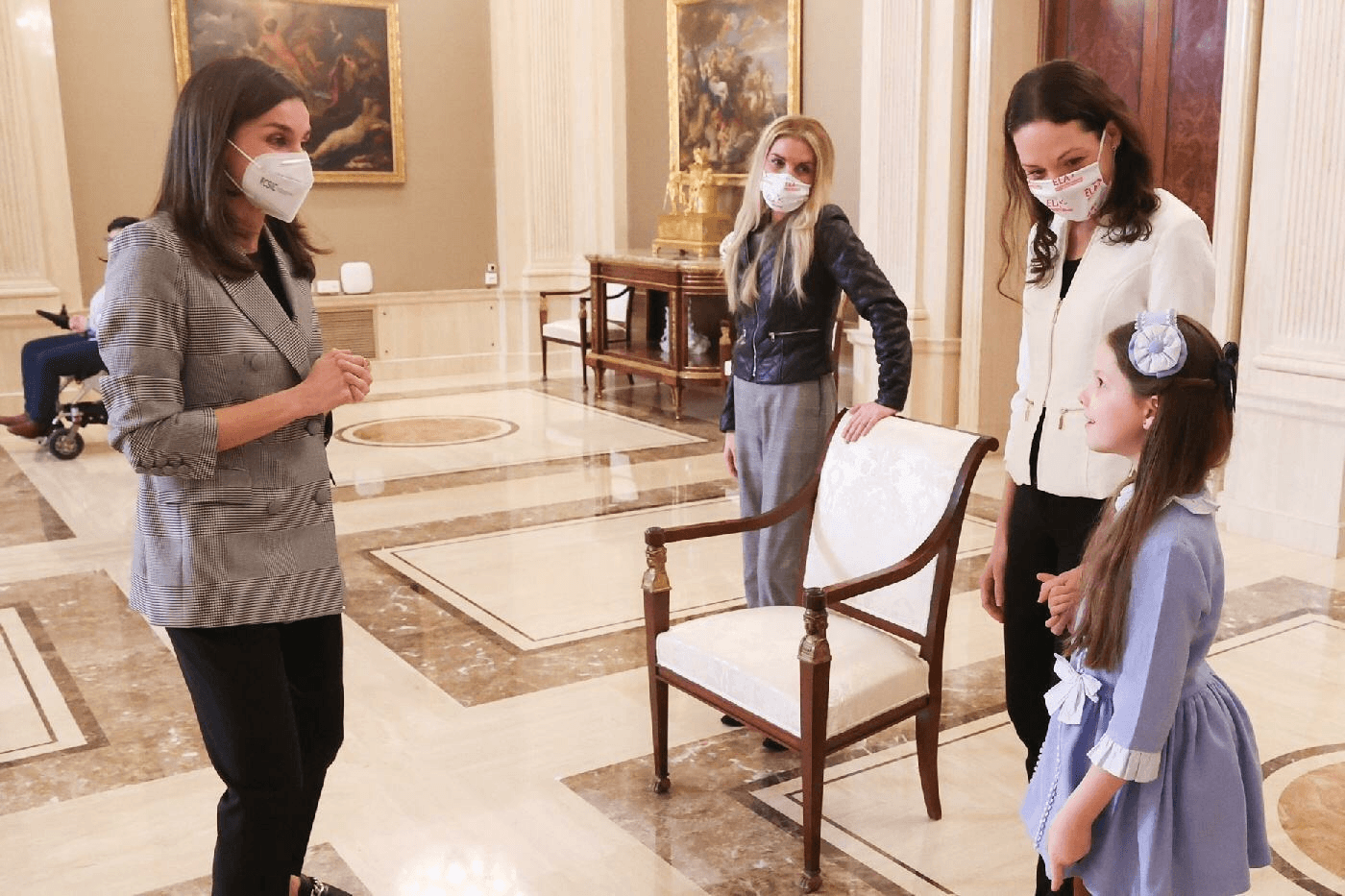 S.M. la Regina Letizia conversa con Carolina durante l'udienza al Palacio de la Zarzuela.